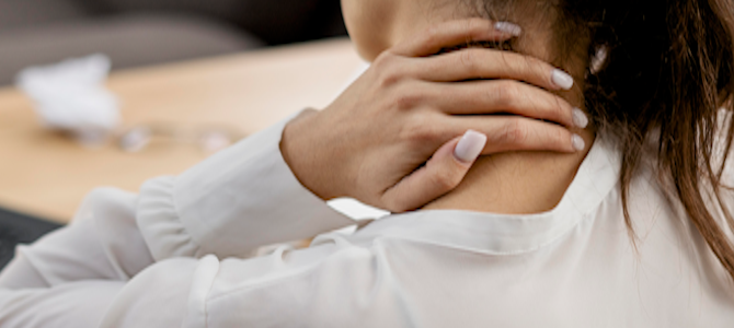 Dolore cervicale: cause, sintomi e rimedi efficaci